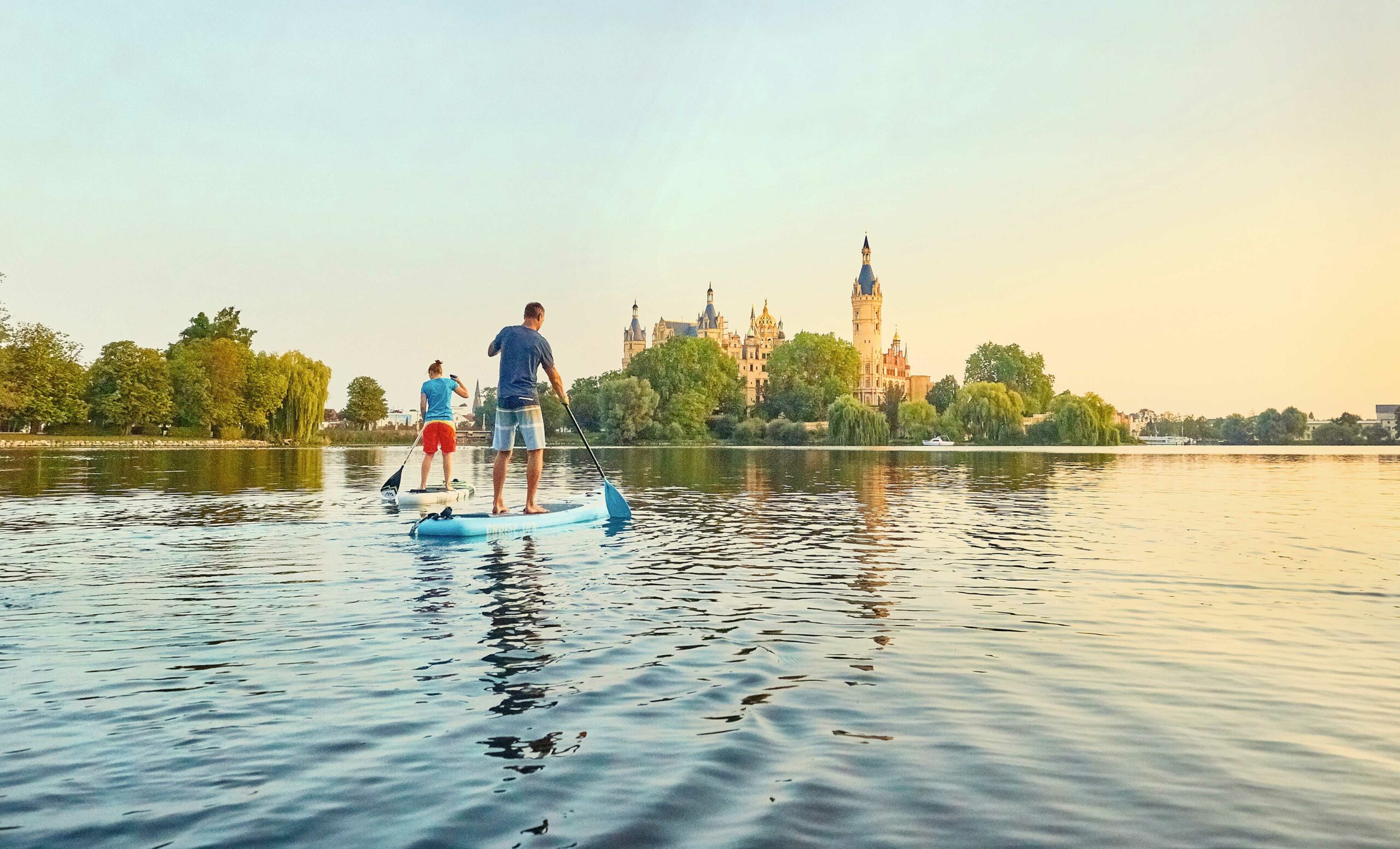 Stand-up-Paddeling vor Schloss Schwerin